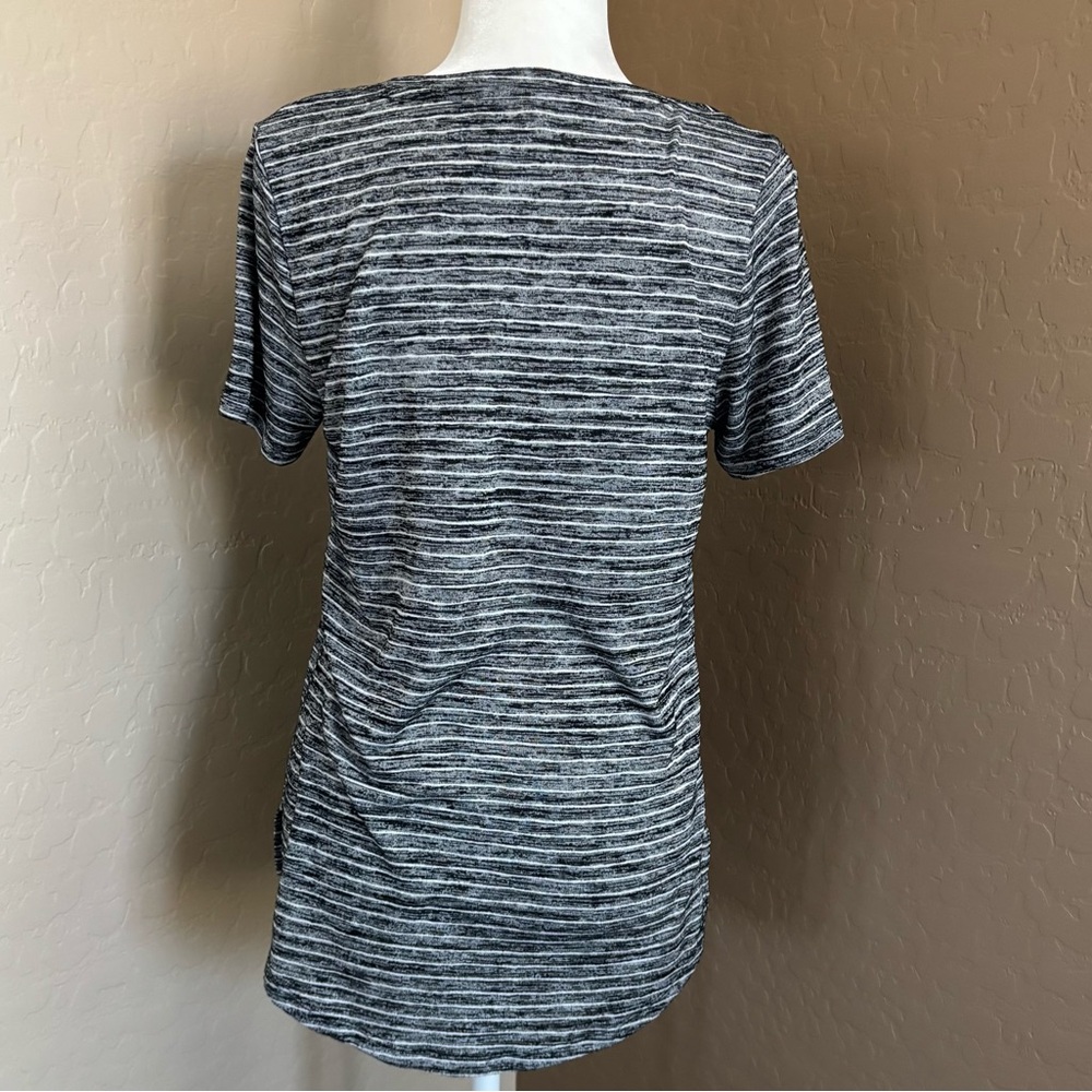 ATHLETA 🖤 Breezy Scoop VNeck Tee - Picture 4 of 10